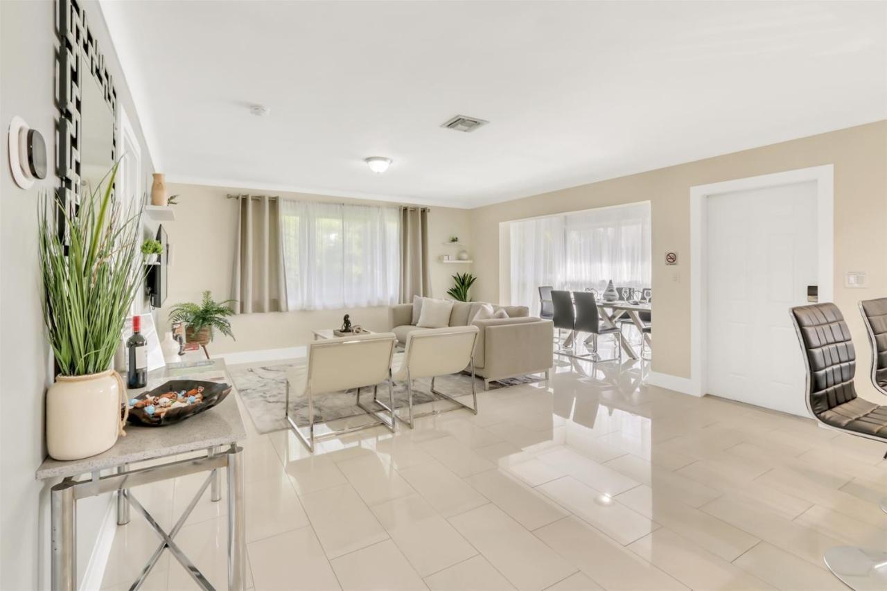 Bright Pompano Beach With Pool Access Eksteriør bilde