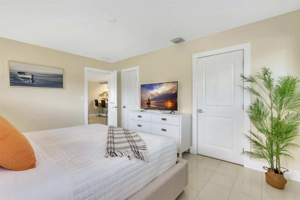 Bright Pompano Beach With Pool Access Eksteriør bilde