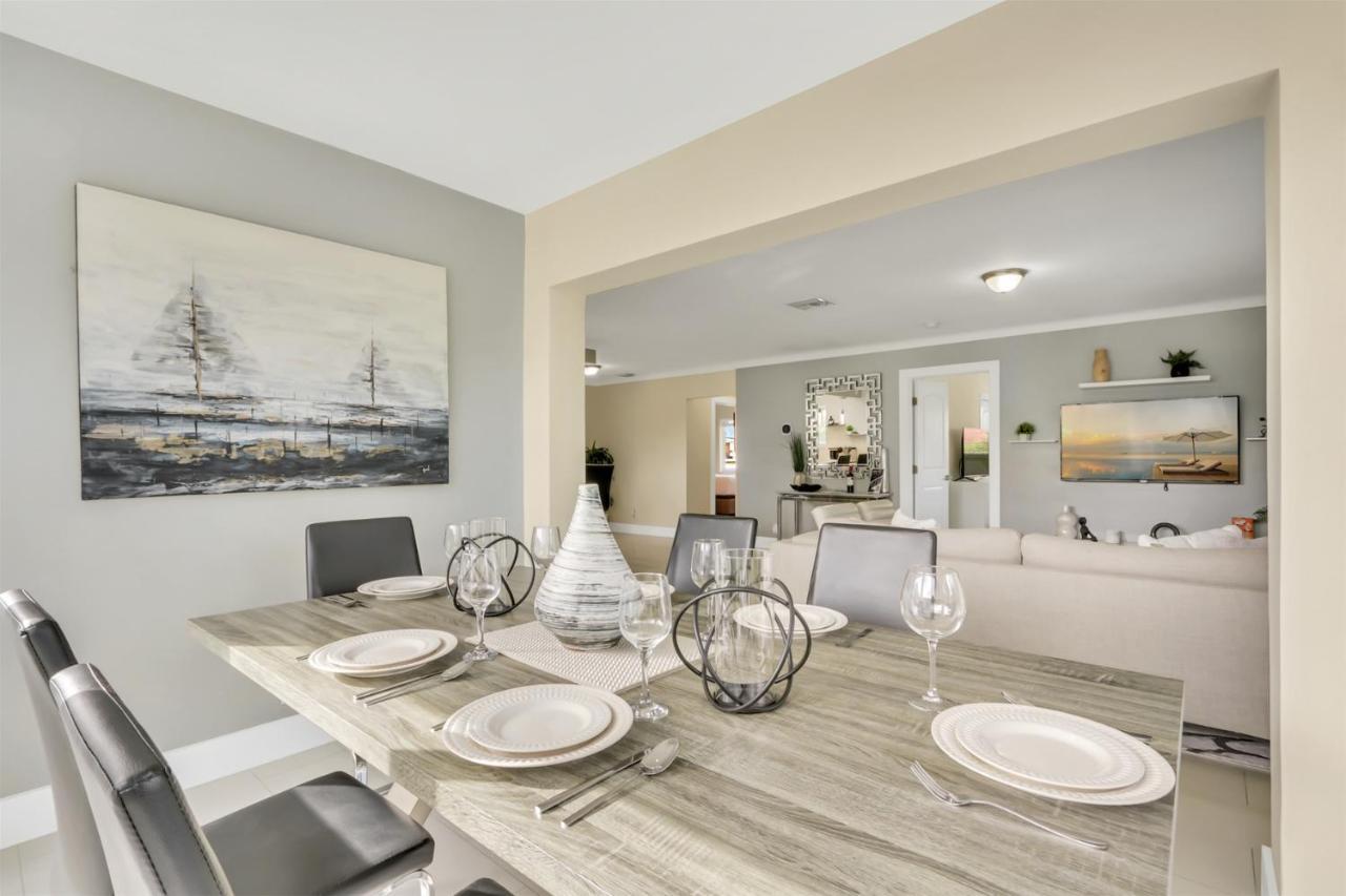 Bright Pompano Beach With Pool Access Eksteriør bilde
